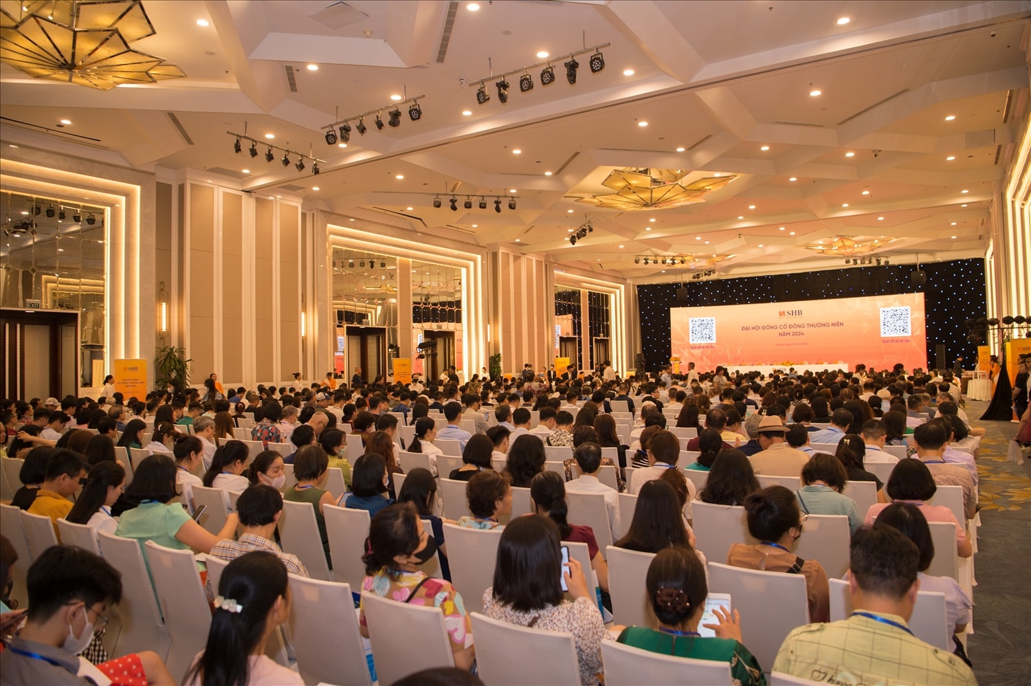 Toàn cảnh Đại hội đồng cổ đông SHB năm 2024 với gần 1.400 cổ đông tham dự Toàn cảnh Đại hội đồng cổ đông SHB năm 2024 với gần 1.400 cổ đông tham dự