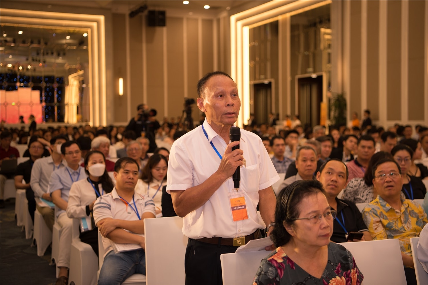 Các cổ đông đánh giá cao những kết quả SHB đạt được trong 30 năm qua, đồng thời đưa ra nhiều ý kiến đóng góp, xây dựng Các cổ đông đánh giá cao những kết quả SHB đạt được trong 30 năm qua, đồng thời đưa ra nhiều ý kiến đóng góp, xây dựng