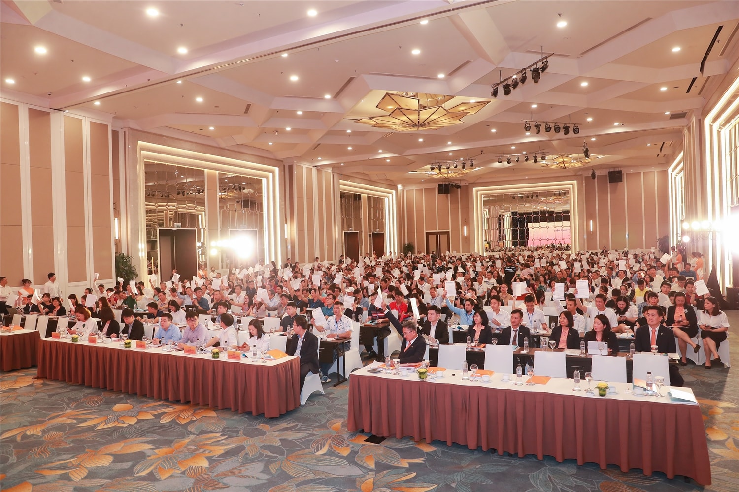 Đại hội diễn ra thành công và thông qua tất cả các tờ trình với tỷ lệ đồng thuận cao Đại hội diễn ra thành công và thông qua tất cả các tờ trình với tỷ lệ đồng thuận cao