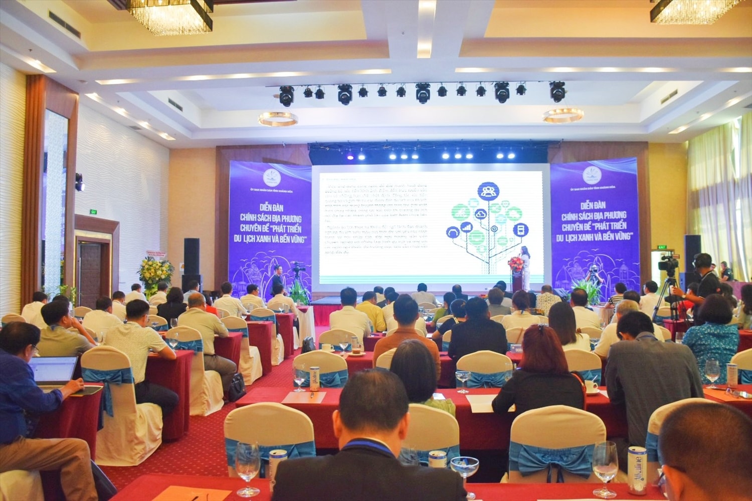 Quang cảnh Diễn đàn