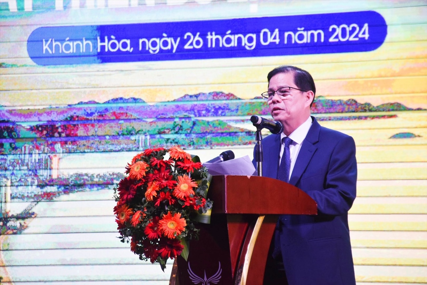  Ông  Nguyễn Tấn Tuân, Chủ tịch UBND tỉnh Khánh Hòa phát biểu tại Hội thảo