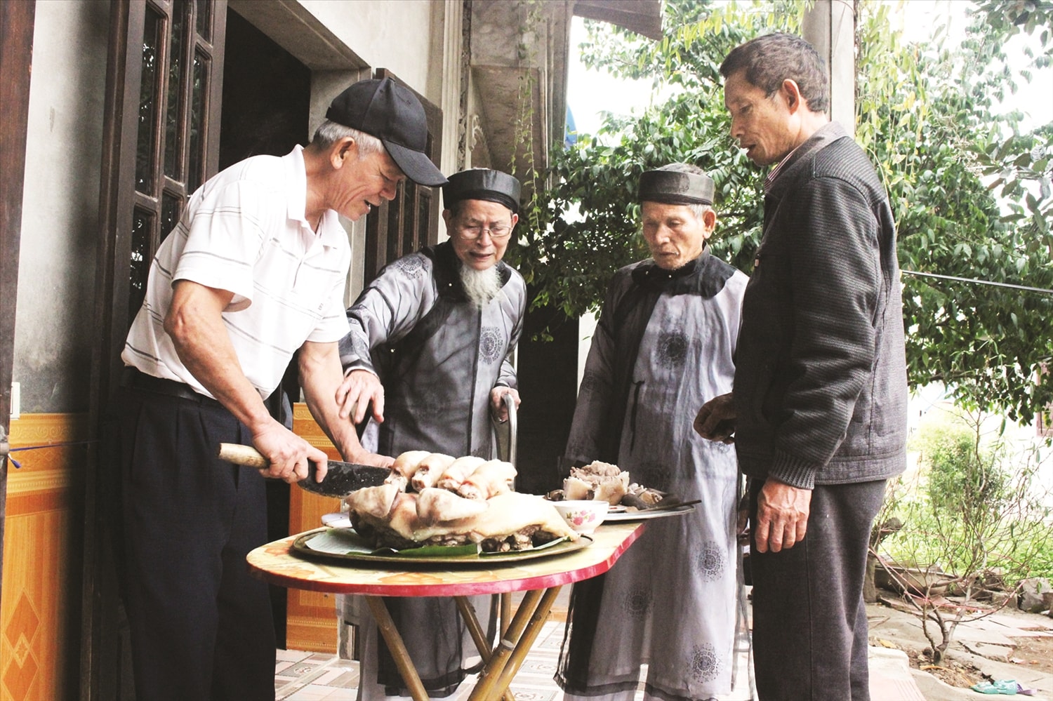 Người dân xã Tứ Xã (huyện Lâm Thao) chuẩn bị lễ vật dâng Vua Hùng. Người dân xã Tứ Xã (huyện Lâm Thao) chuẩn bị lễ vật dâng Vua Hùng.