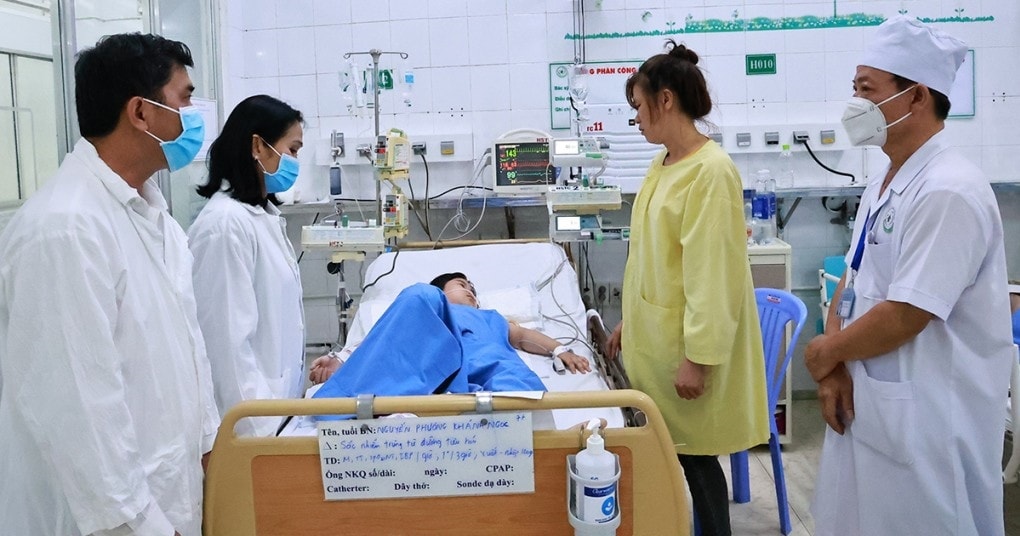 Trường hợp nghi ngộ độc sau khi ăn bánh mì đang được điều trị tại Bệnh viện. Trường hợp nghi ngộ độc sau khi ăn bánh mì đang được điều trị tại Bệnh viện.