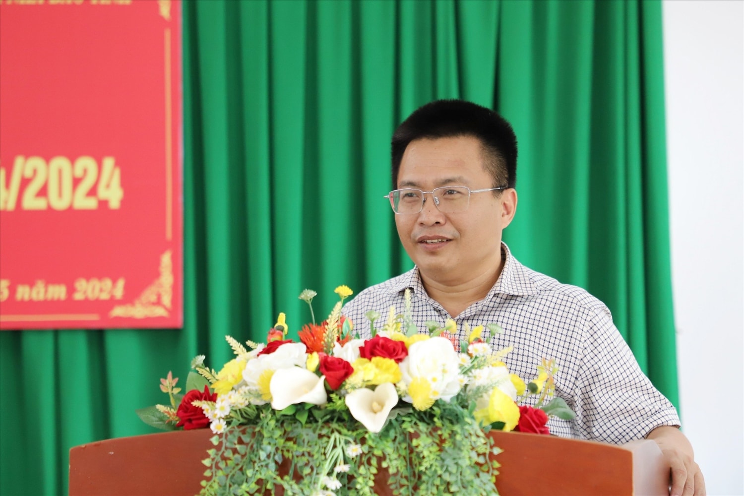 Phó Giám đốc Sở Nông nghiệp và Phát triển nông thôn tỉnh Đắk Nông Lê Quang Dần báo cáo tại hội nghị