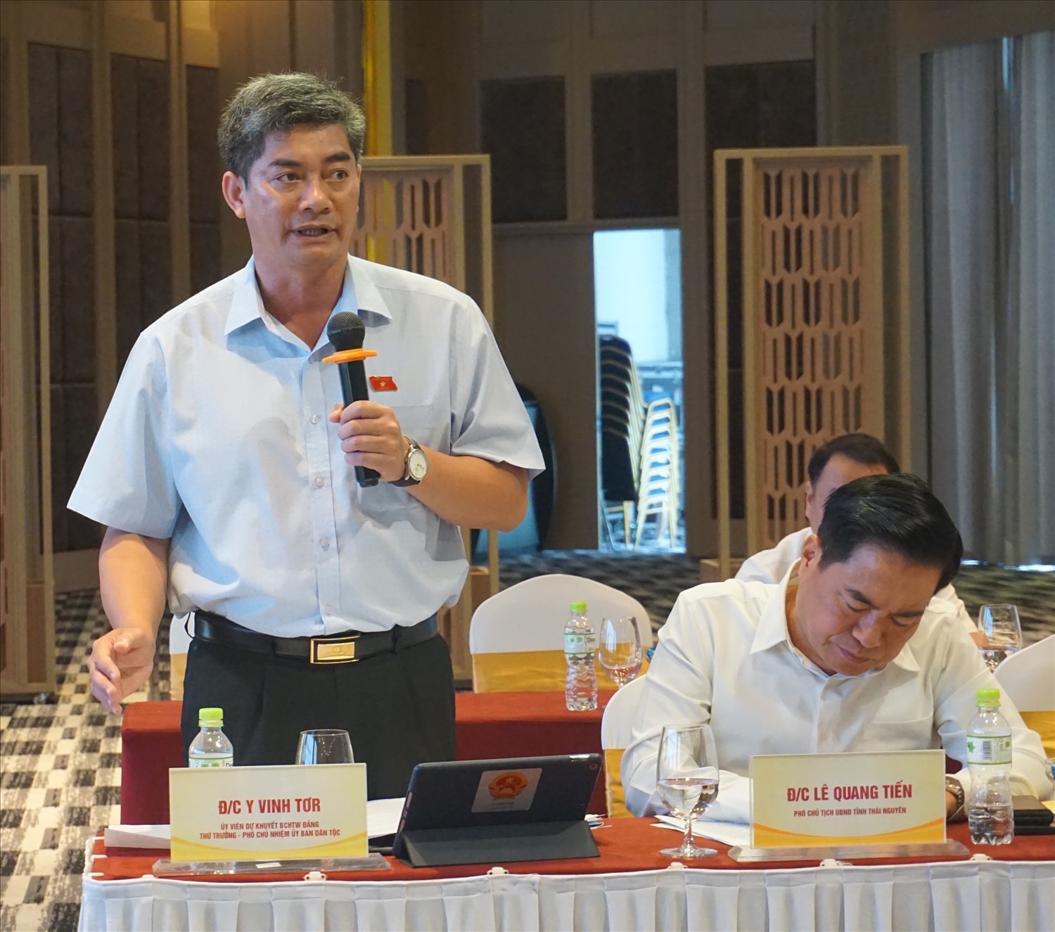Thứ trưởng, Phó chủ nhiệm UBDT - Y Vinh Tơr phát biểu tại phiên họp toàn thể lần thứ 9 Hội đồng Dân tộc Thứ trưởng, Phó chủ nhiệm UBDT - Y Vinh Tơr phát biểu tại phiên họp toàn thể lần thứ 9 Hội đồng Dân tộc