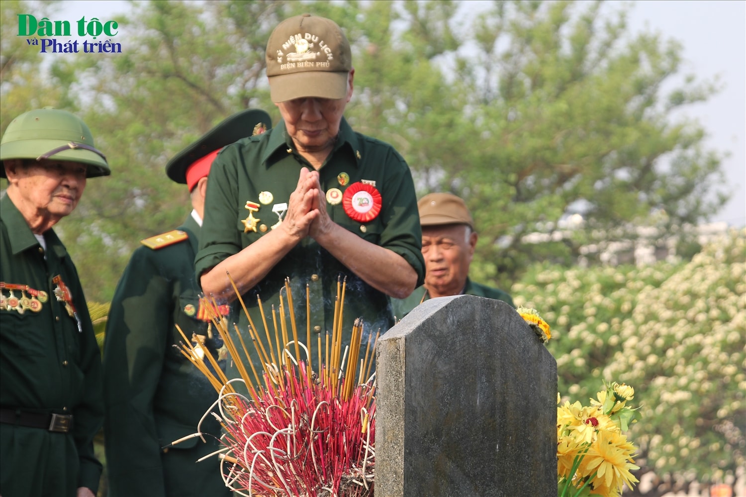 Với những cựu chiến sĩ Điện Biên, đồng đội của họ vẫn còn đó...