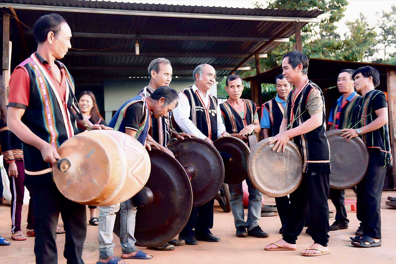 Tại Gia Lai, đội ngũ Người có uy tín trong đồng bào DTTS đã có nhiều đóng góp trong công tác truyền dạy,  bảo tồn, phát huy giá trị văn hóa truyền thống