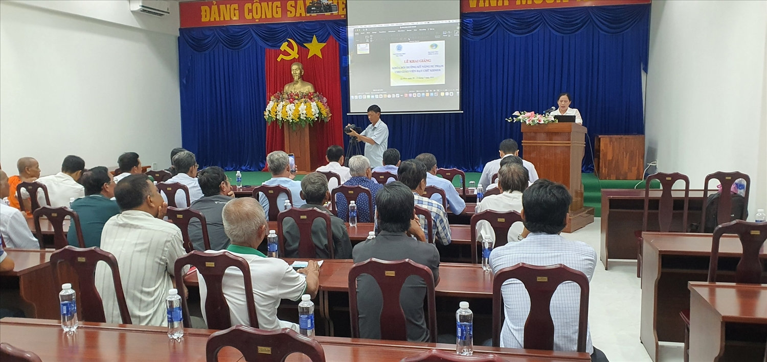 Cà Mau: Khai giảng lớp nâng cao kỹ năng sư phạm cho giáo viên dạy chữ Khmer 