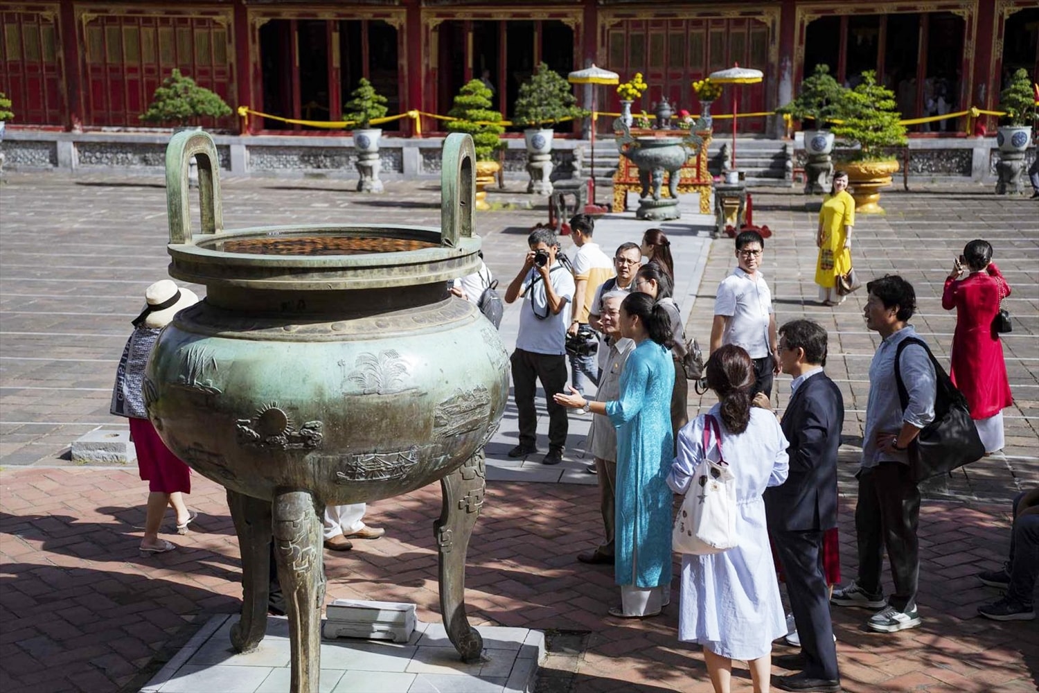Sau gần 200 năm, dù đã trải qua bao biến thiên của thời gian, Cửu đỉnh vẫn vẹn nguyên