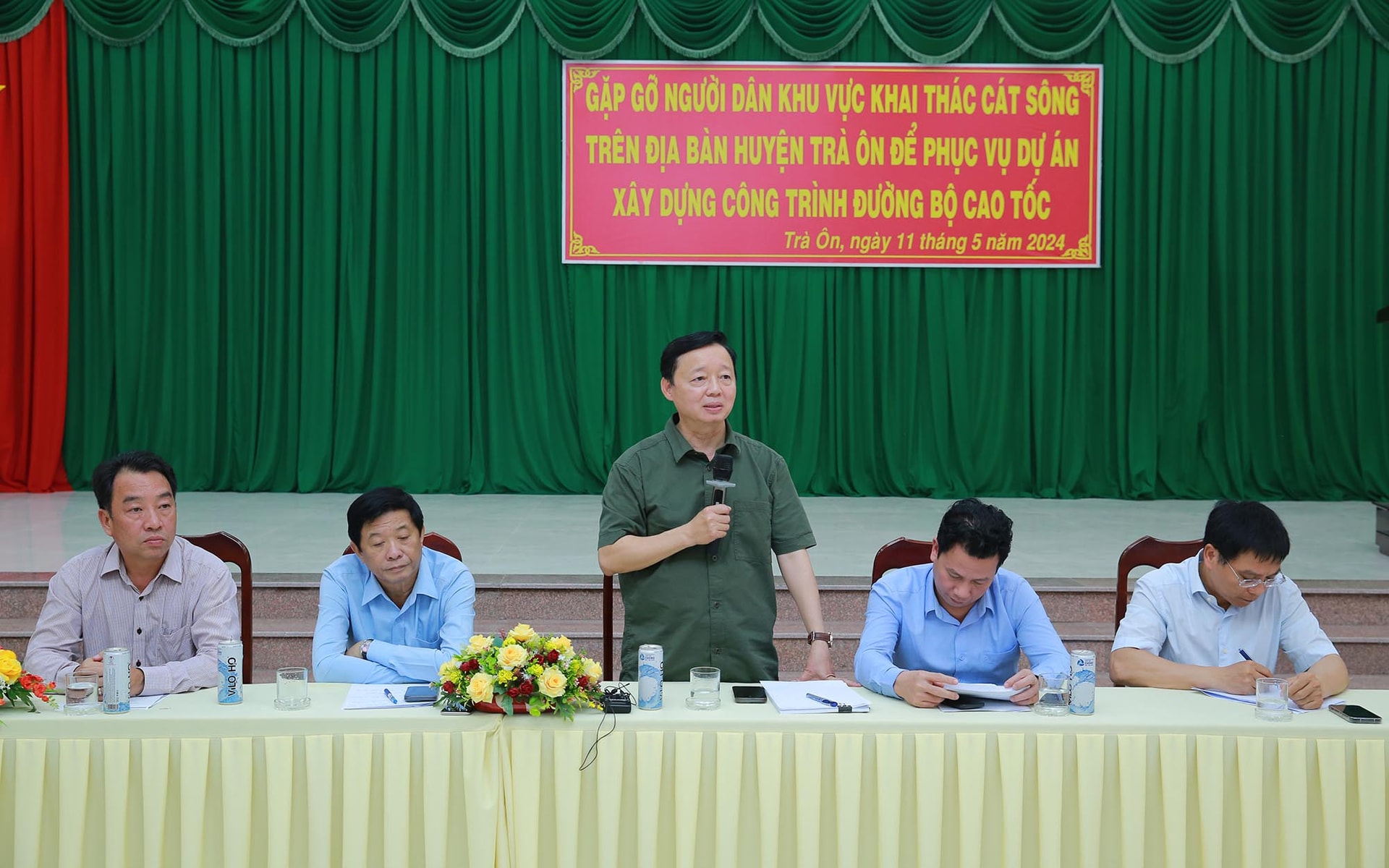 Phó Thủ tướng Trần Hồng Hà: Các phương án khai thác mỏ cát sông phải công khai, cùng với hệ thống quan trắc, đánh giá để người dân biết, giám sát, cùng với chính quyền quản lý, chống tình trạng khai thác trái phép - Ảnh: VGP/Minh Khôi Phó Thủ tướng Trần Hồng Hà: Các phương án khai thác mỏ cát sông phải công khai, cùng với hệ thống quan trắc, đánh giá để người dân biết, giám sát, cùng với chính quyền quản lý, chống tình trạng khai thác trái phép - Ảnh: VGP/Minh Khôi