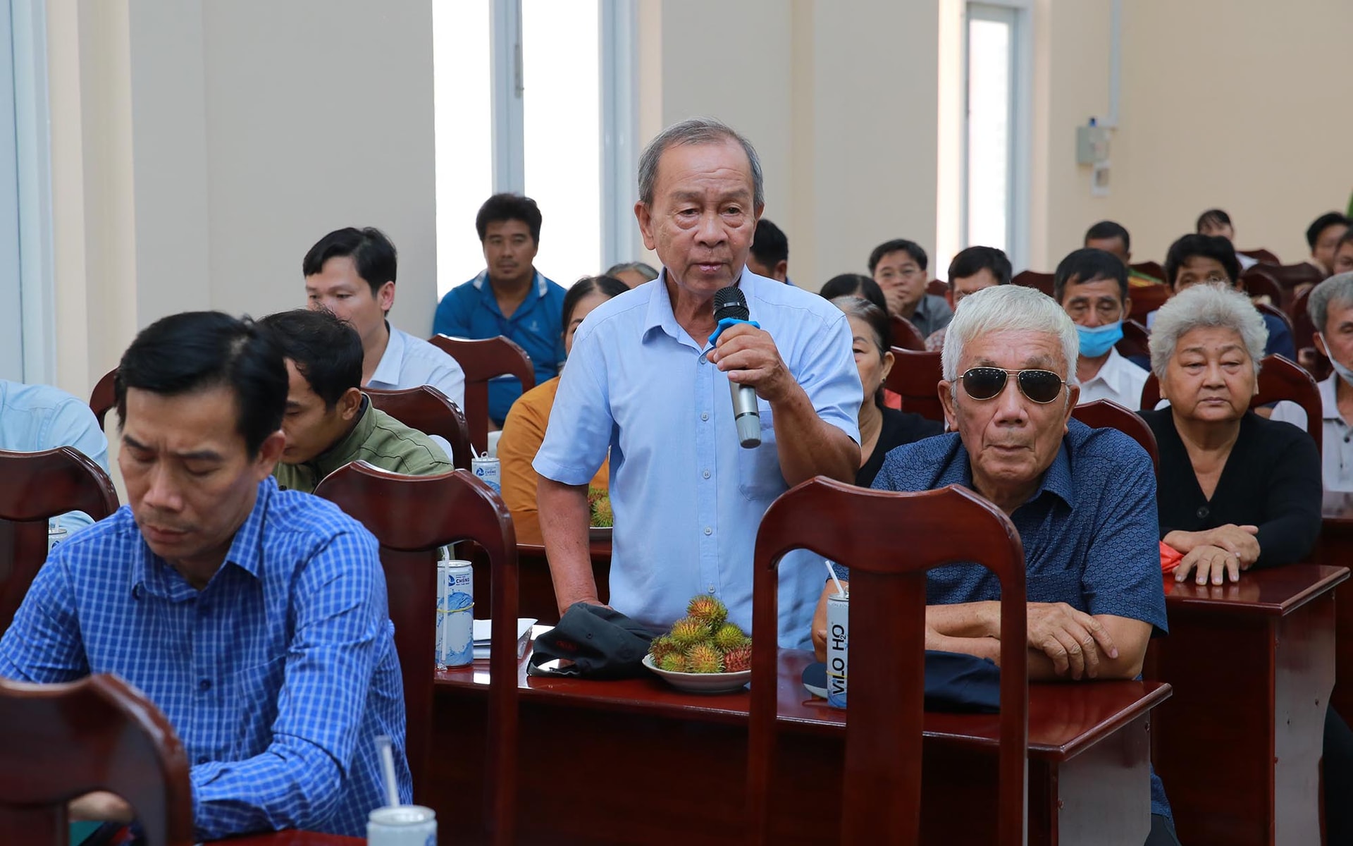 Người dân huyện Trà Ôn mong muốn chính quyền có giải pháp, phương án phòng, chống sạt lở nhà cửa, đất sản xuất, đê bao, đường giao thông ven sông Hậu khi khai thác cát - Ảnh: VGP/Minh Khôi Người dân huyện Trà Ôn mong muốn chính quyền có giải pháp, phương án phòng, chống sạt lở nhà cửa, đất sản xuất, đê bao, đường giao thông ven sông Hậu khi khai thác cát - Ảnh: VGP/Minh Khôi