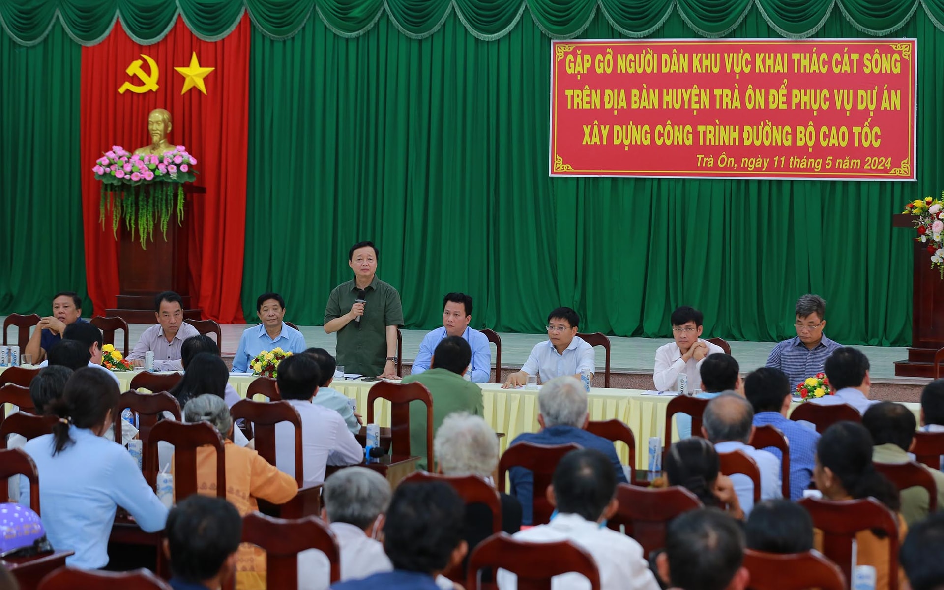 Phó Thủ tướng Trần Hồng Hà: Luôn lắng nghe, tạo điều kiện để mỗi con đường hình thành sẽ mang lại ấm no, hạnh phúc, an toàn hơn cho người dân - Ảnh: VGP/Minh Khôi Phó Thủ tướng Trần Hồng Hà: Luôn lắng nghe, tạo điều kiện để mỗi con đường hình thành sẽ mang lại ấm no, hạnh phúc, an toàn hơn cho người dân - Ảnh: VGP/Minh Khôi