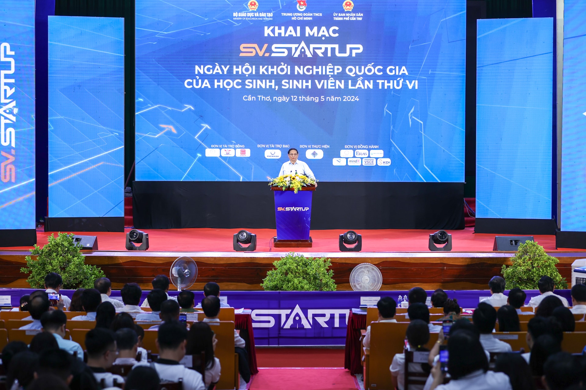 Thủ tướng đề nghị Bộ Giáo dục và Đào tạo cùng các cấp, các ngành, các địa phương tập trung thực hiện quyết liệt đồng bộ, hiệu quả Thủ tướng đề nghị Bộ Giáo dục và Đào tạo cùng các cấp, các ngành, các địa phương tập trung thực hiện quyết liệt đồng bộ, hiệu quả