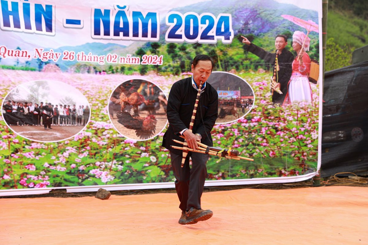Lễ hội là dịp để bà con địa phương làm kinh tế 