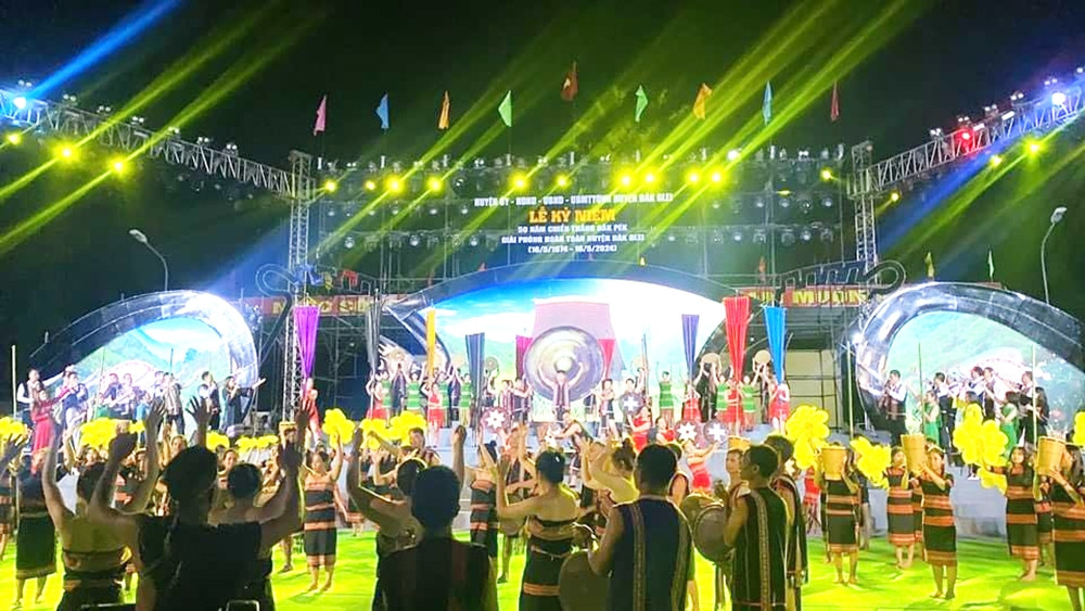 Chương trình nghệ thuật chào mừng Lễ kỷ niệm 50 năm Chiến thắng Đăk Pék