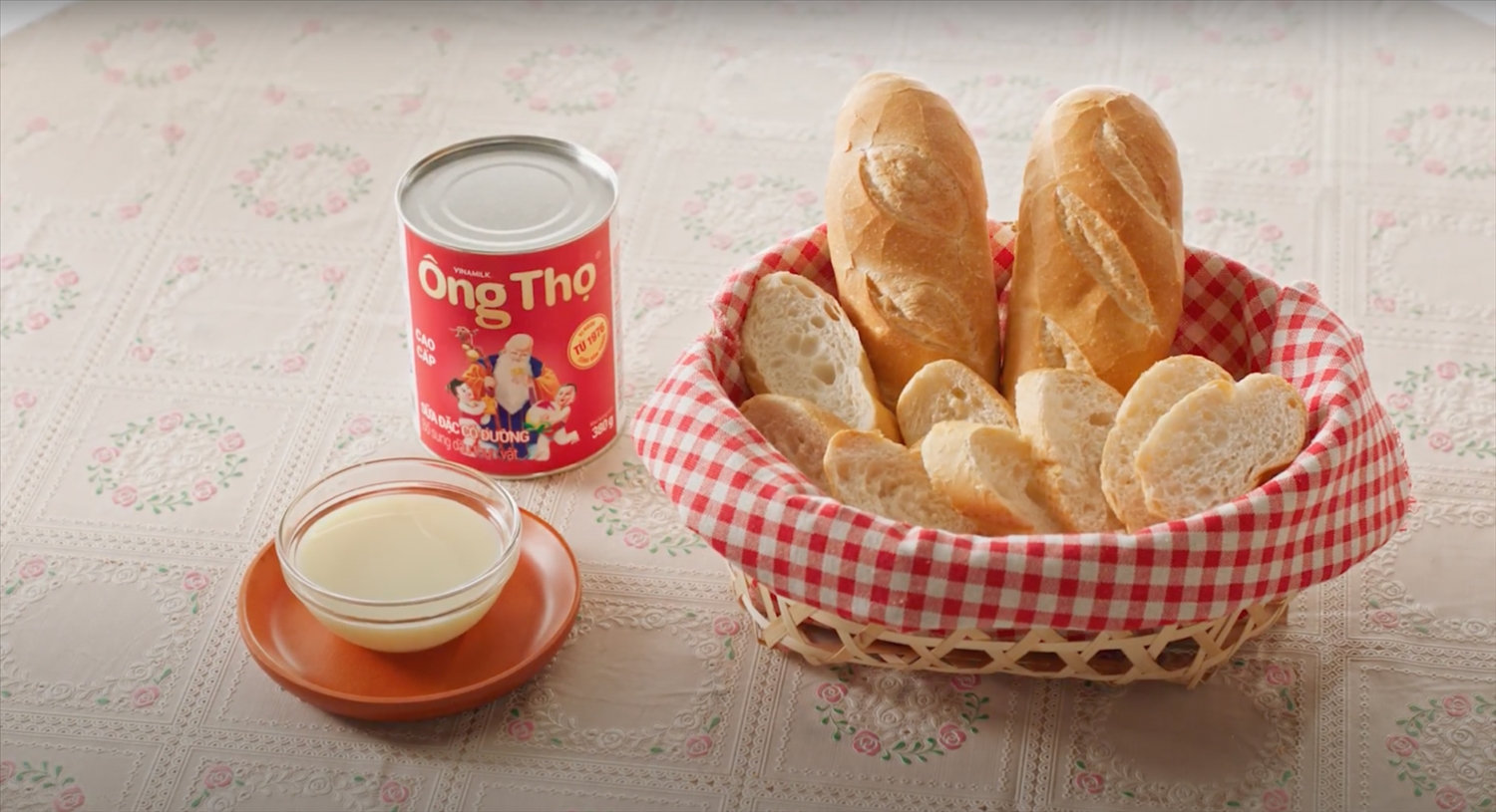 (CĐ BÙI HẠ) Vinamilk và sữa đặc Ông thọ tái hiện “Góc phố ẩm thực tuổi thơ” tại Lễ hội bánh mì năm 2024