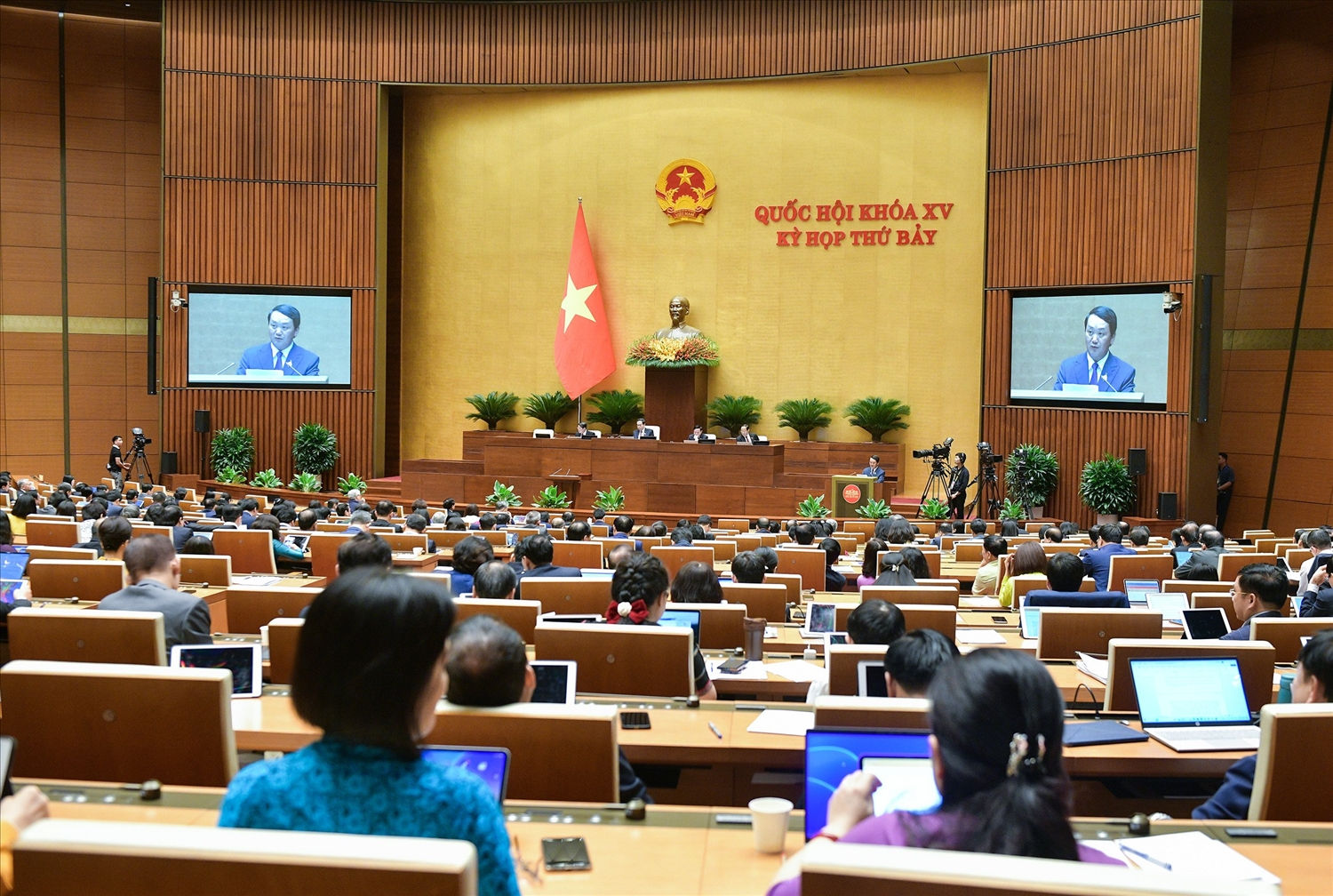 Quang cảnh phiên họp