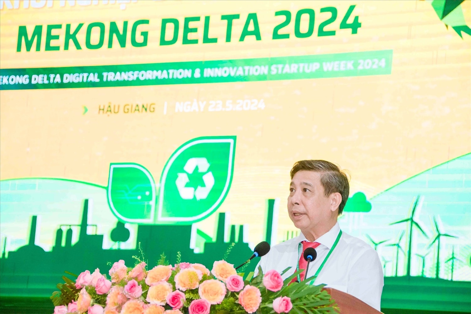 Ông Đồng Văn Thanh, Phó Bí thư Tỉnh ủy, Chủ tịch UBND tỉnh Hậu Giang phát biểu khai mạc Ông Đồng Văn Thanh, Phó Bí thư Tỉnh ủy, Chủ tịch UBND tỉnh Hậu Giang phát biểu khai mạc