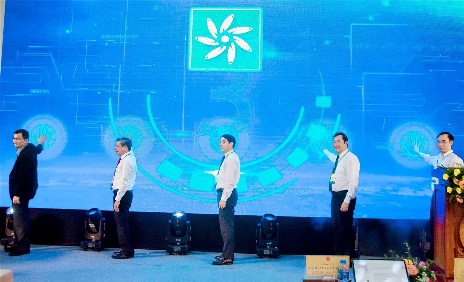 Lãnh đạo tỉnh Hậu Giang thực hiện nghi thức Khai mạc khu trải nghiệm và trưng bày về Chuyển đổi số cùng Khởi nghiệp đổi mới sáng tạo Lãnh đạo tỉnh Hậu Giang thực hiện nghi thức Khai mạc khu trải nghiệm và trưng bày về Chuyển đổi số cùng Khởi nghiệp đổi mới sáng tạo