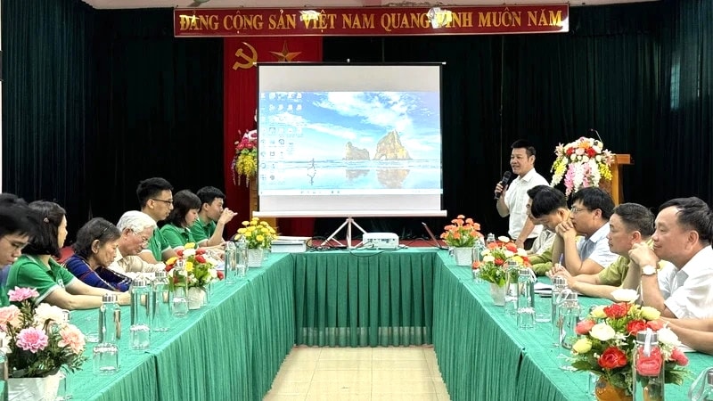 Quang cảnh buổi làm việc