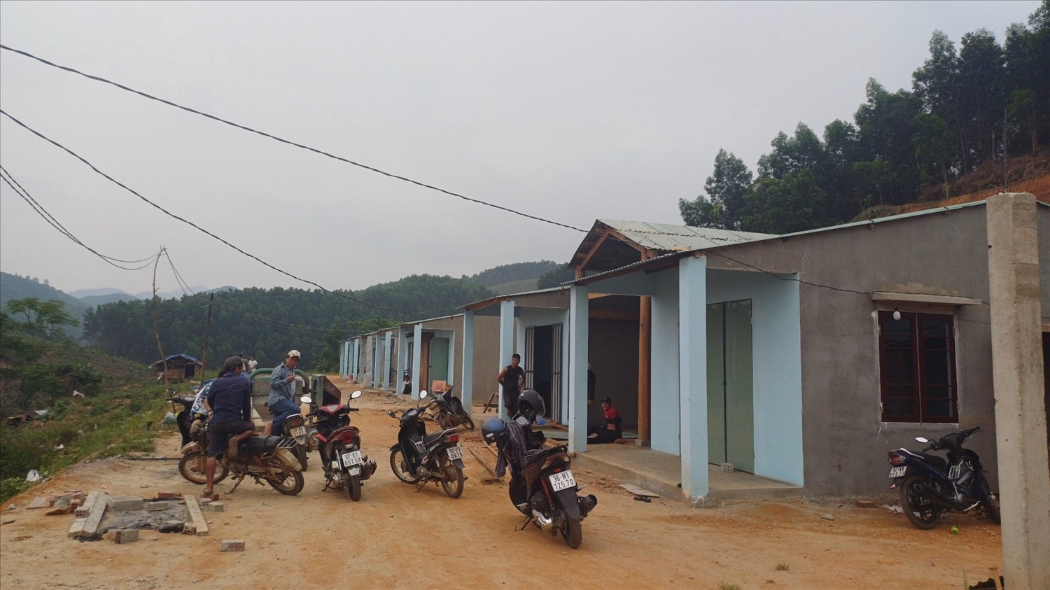 7 ngôi nhà tại khu tái định cư Trà Nhan đã được bàn giao cho người dân