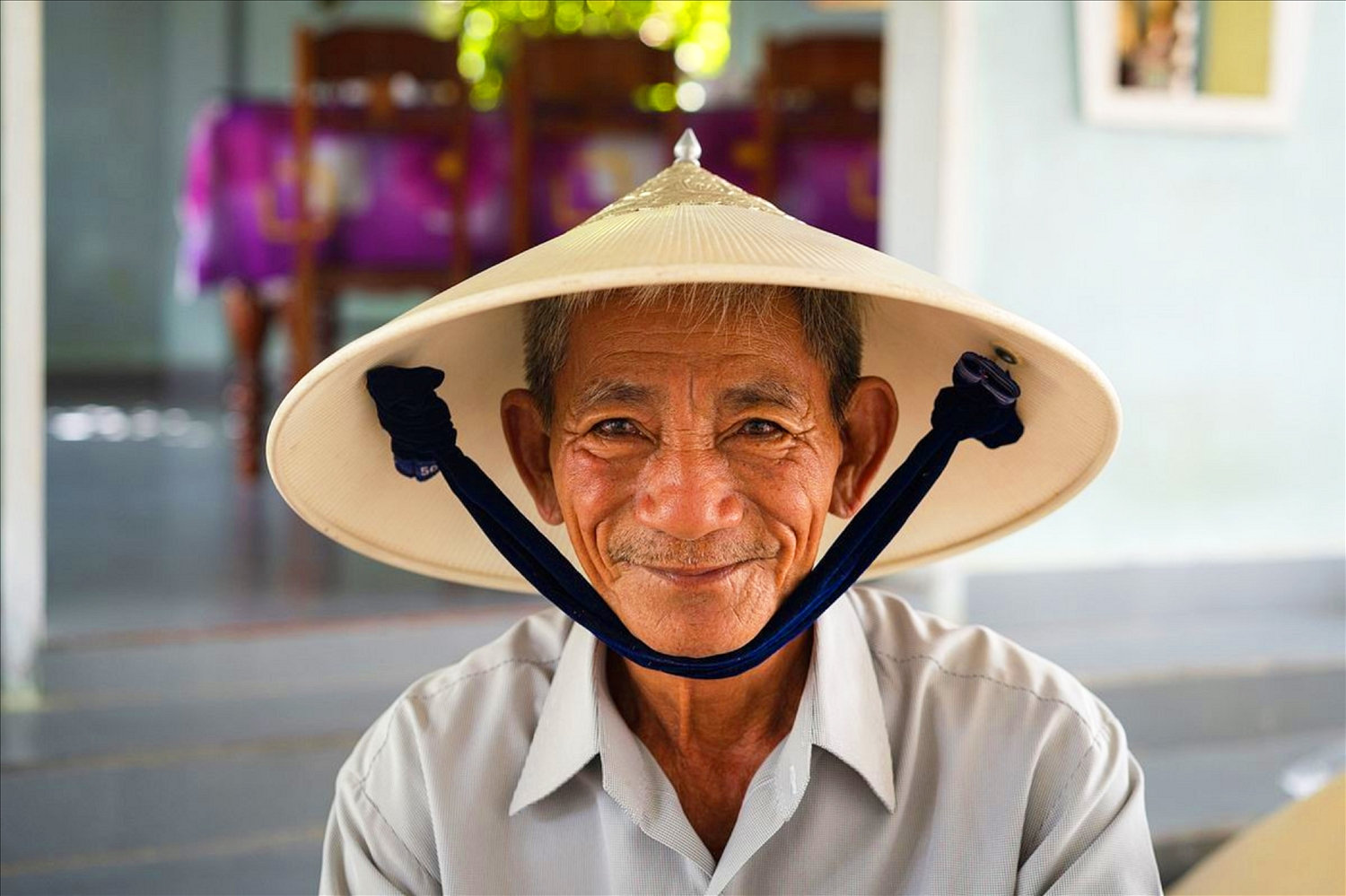 Gắn bó với nghề khi chỉ mới 12 tuổi, nghệ nhân Đỗ Văn Lan được xem là “cao thủ” trong nghề làm nón ngựa xứ này.