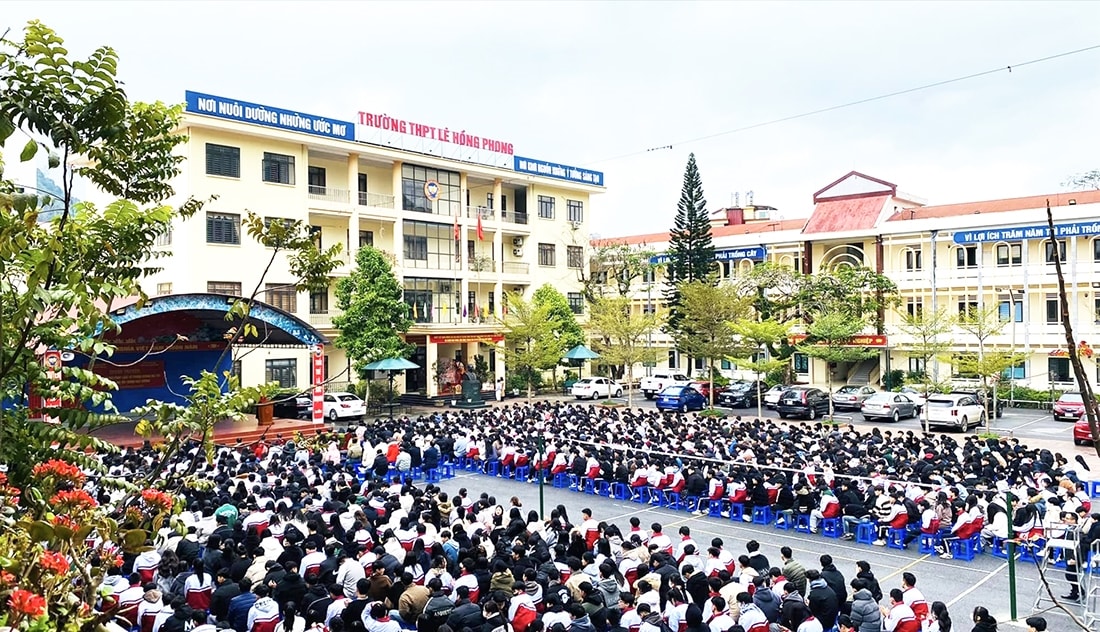 Trường THPT Lê Hồng Phong (Tp. Hà Giang, tỉnh Hà Giang) Trường THPT Lê Hồng Phong (Tp. Hà Giang, tỉnh Hà Giang)