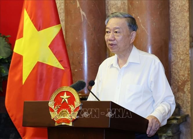Chủ tịch nước Tô Lâm phát biểu động viên và biểu dương các thanh thiếu niên tiêu biểu là con cán bộ, chiến sĩ công an. (Ảnh: TTXVN)