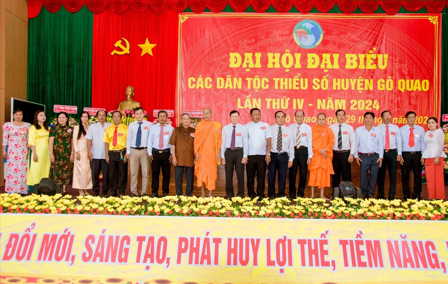Các đại biểu được bầu chọn tham dự Đại hội cấp trên ra mắt Đại hội Các đại biểu được bầu chọn tham dự Đại hội cấp trên ra mắt Đại hội