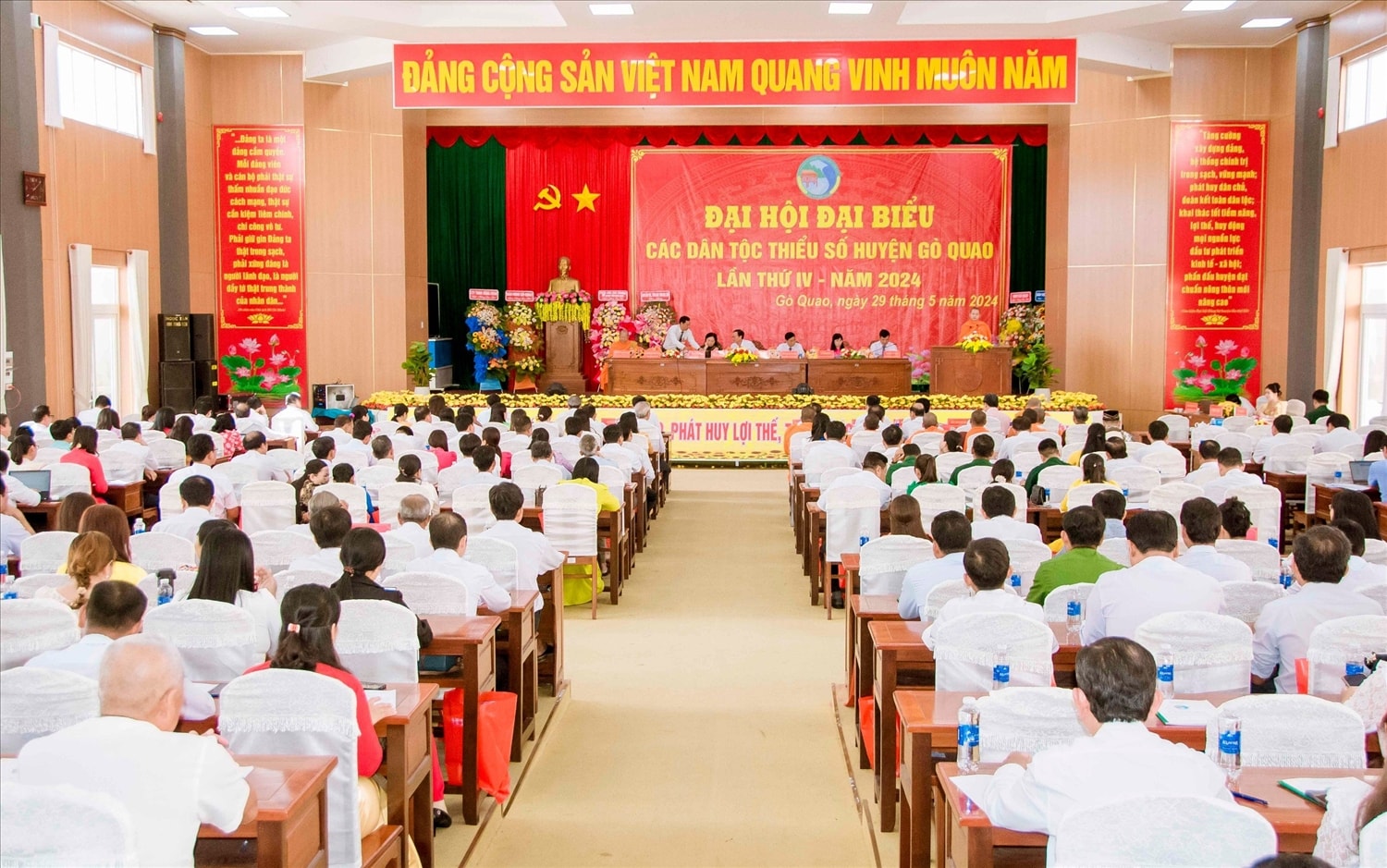 Ngoài 150 đại biểu chính thức, còn có hơn 100 đại biểu tham dự Đại hội điểm tại huyện Gò Quao để học tập rút kinh nghiệm khi tổ chức Đại hội tại đơn vị mình Ngoài 150 đại biểu chính thức, còn có hơn 100 đại biểu tham dự Đại hội điểm tại huyện Gò Quao để học tập rút kinh nghiệm khi tổ chức Đại hội tại đơn vị mình