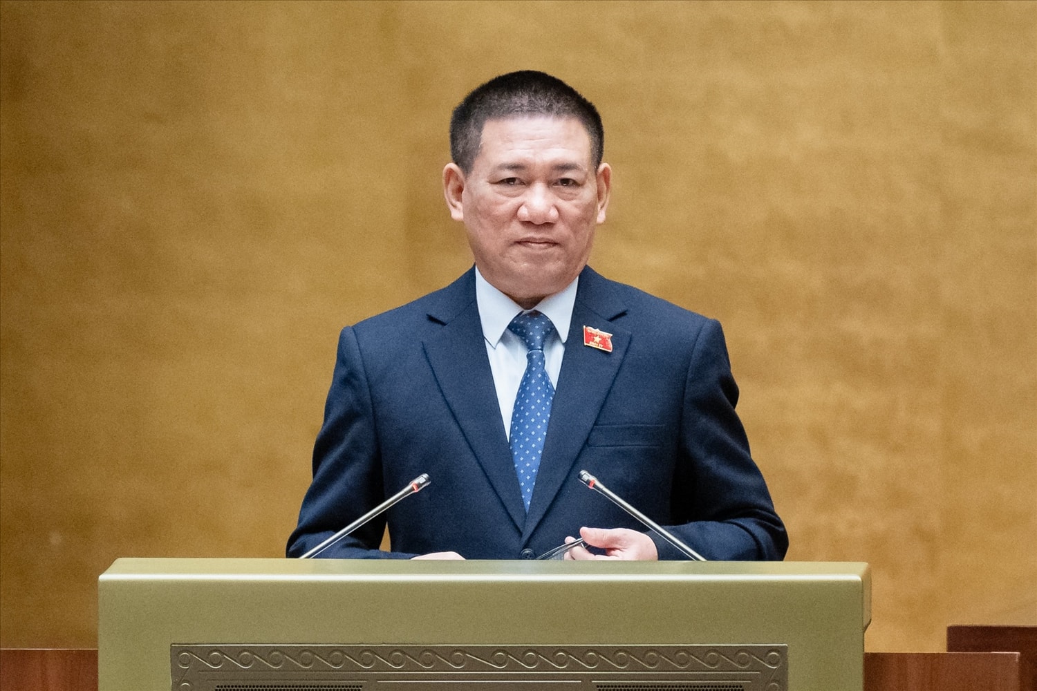 Bộ trưởng Bộ Tài chính Hồ Đức Phớc đã trình bày Báo cáo quyết toán ngân sách nhà nước
