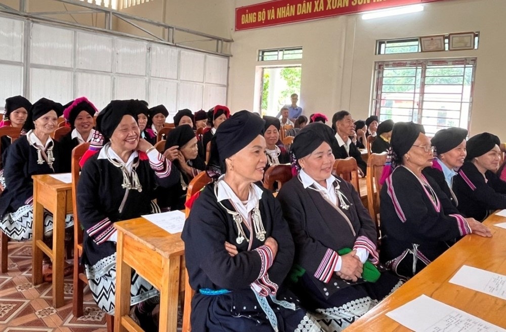 Các học viên người Dao Tiền tham gia lớp tập huấn 
