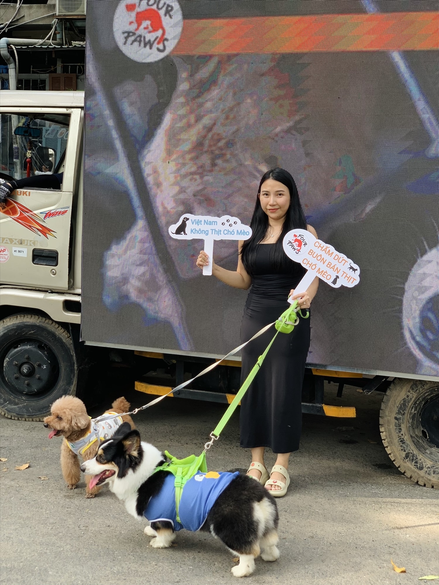 Hành trình của FOUR PAWS nhận được sự ủng hộ của người dân Việt Nam và du khách quốc tế