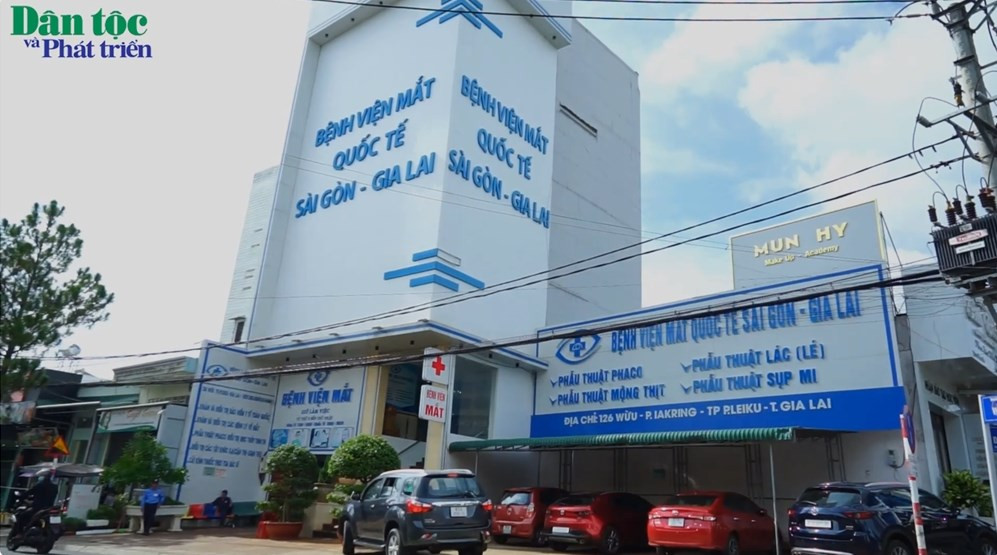 Bệnh viện Mắt Quốc tế Sài Gòn - Gia Lai: Chăm sóc sức khỏe đôi mắt cho học sinh vùng cao