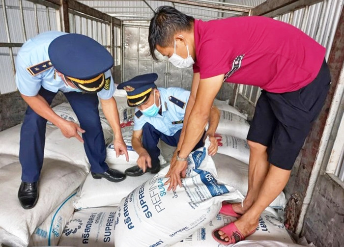 Một vụ vận chuyển đường kính trắng lậu bị bắt giữ