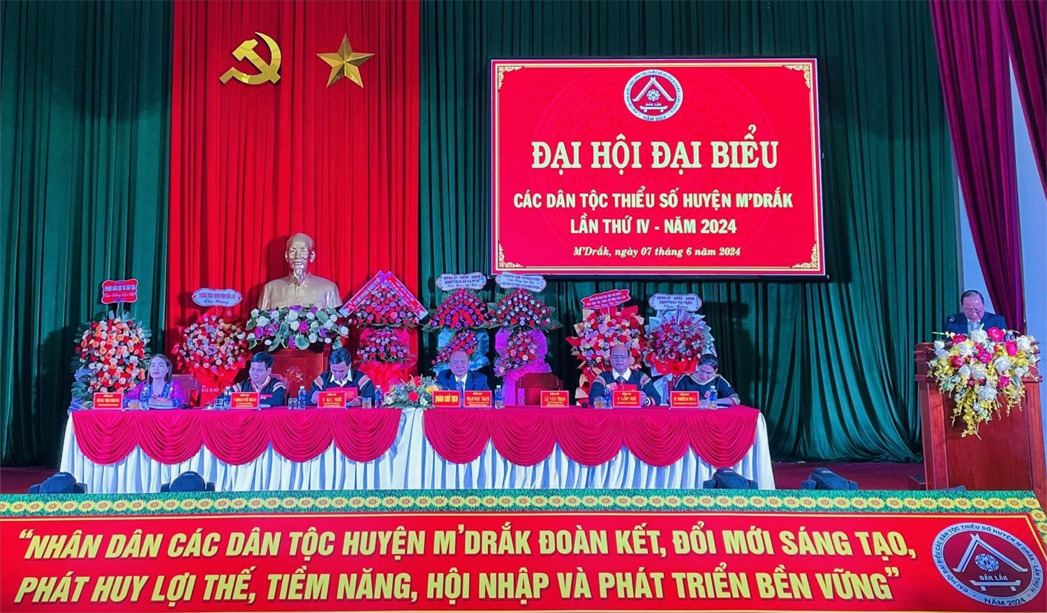 Đoàn chủ tịch điều hành Đại hội
