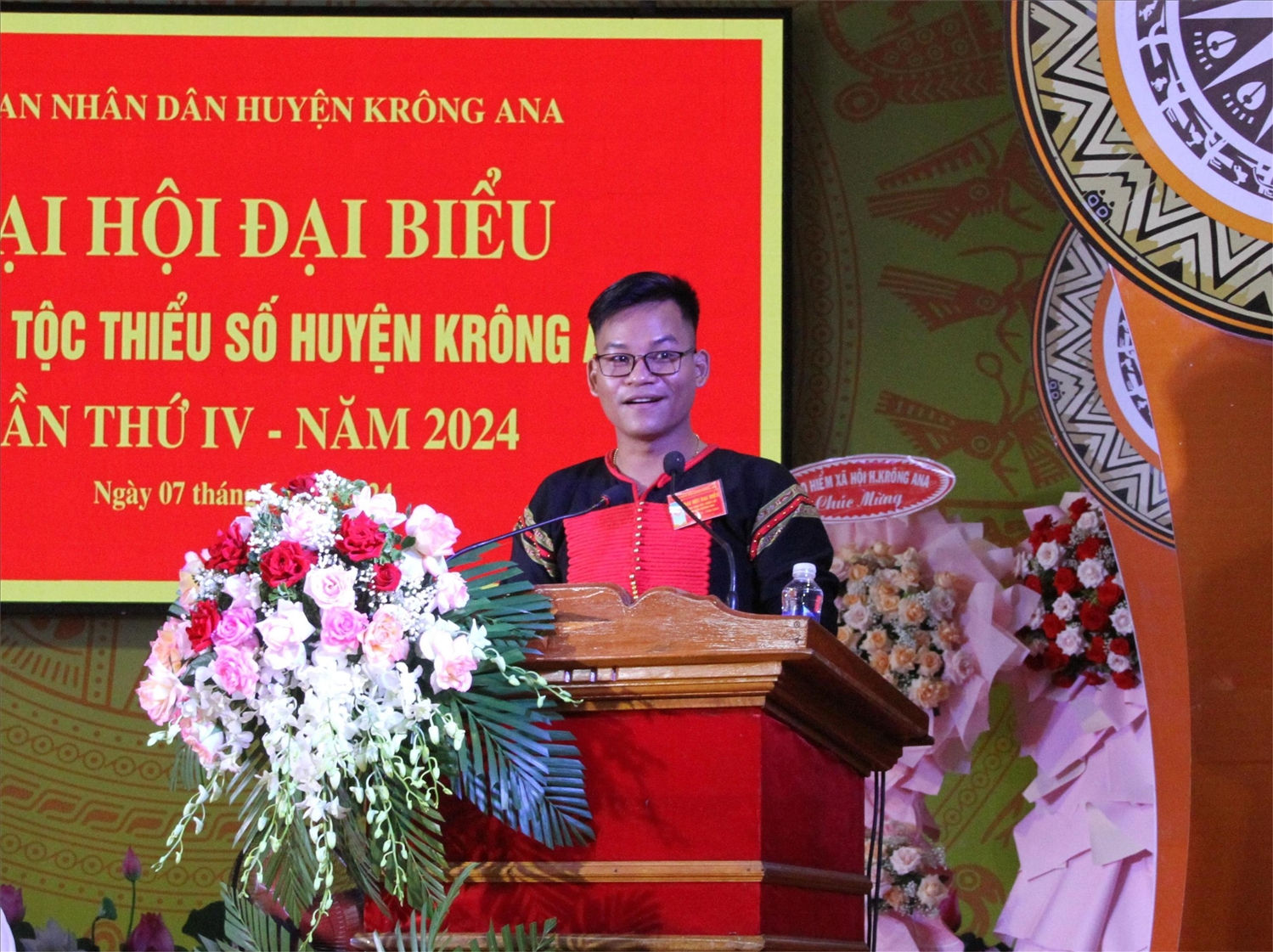 Đại biểu DTTS phát biểu tham luận tại đại hội Đại biểu DTTS phát biểu tham luận tại Đại hội