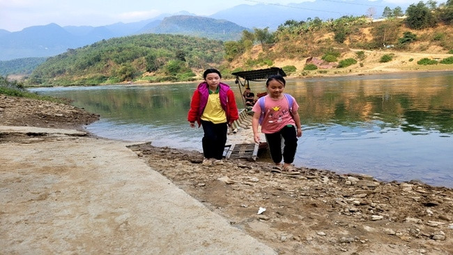 Bản Vui mong một cây cầu... 