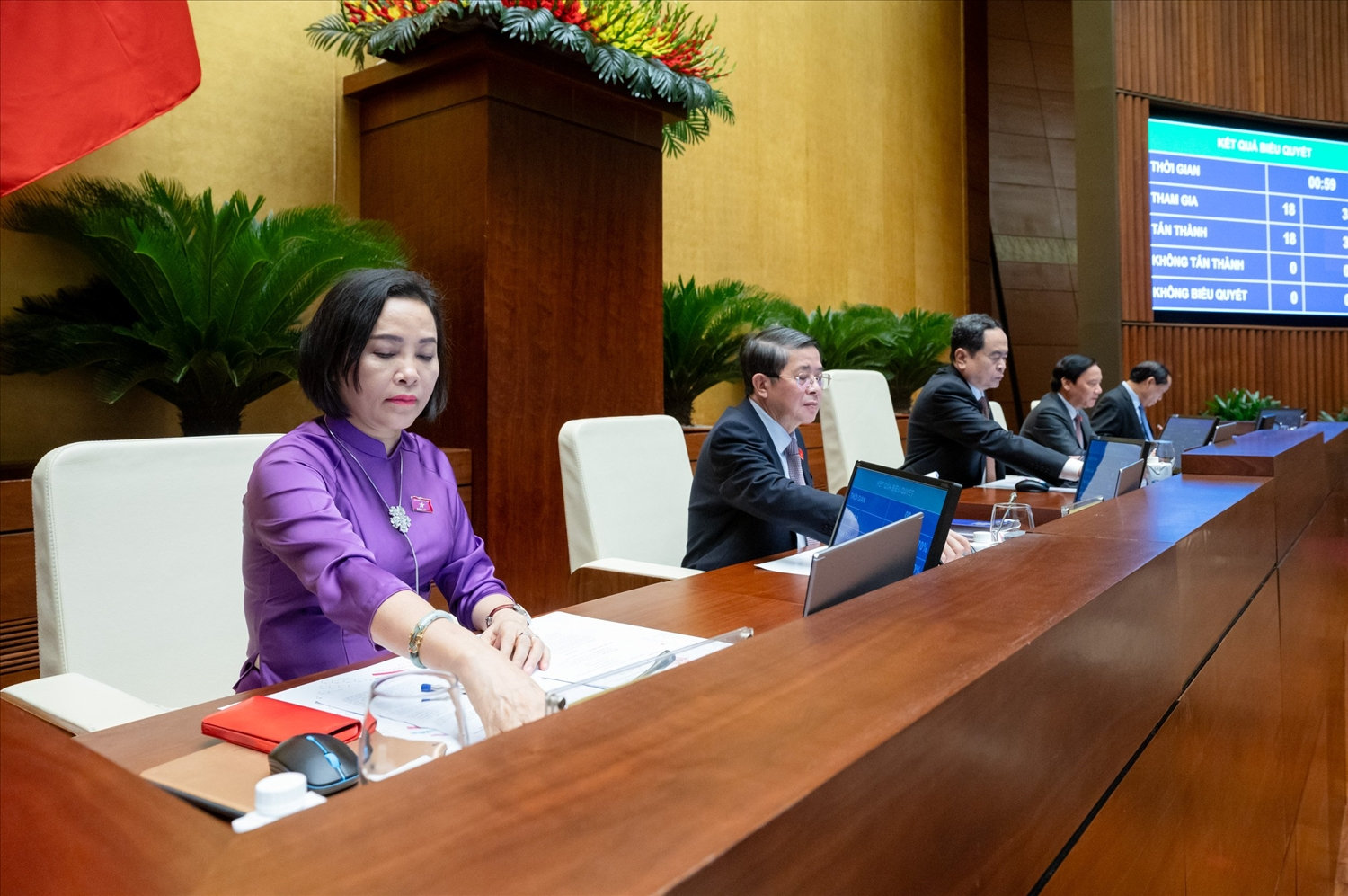 Quốc hội thông qua Nghị quyết về Chương trình xây dựng luật, pháp lệnh năm 2025 