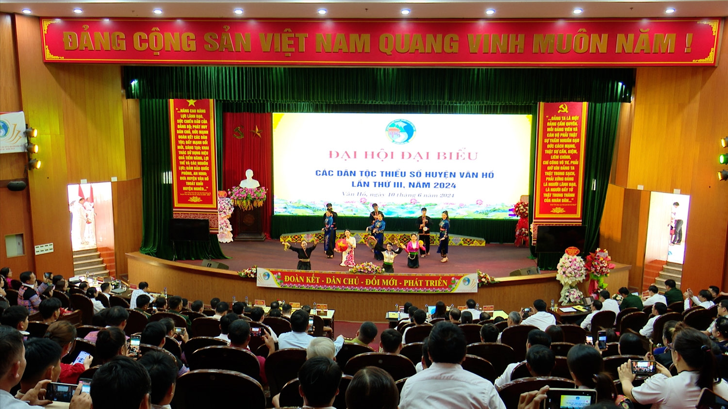 Đại hội Đại biểu các dân tộc thiểu số huyện Vân Hồ lần thứ III, năm 2024  có sự tham dự của 150 đại biểu đại diện cho hơn 66.000 đồng bào các dân tộc thiểu số trên địa bàn huyện