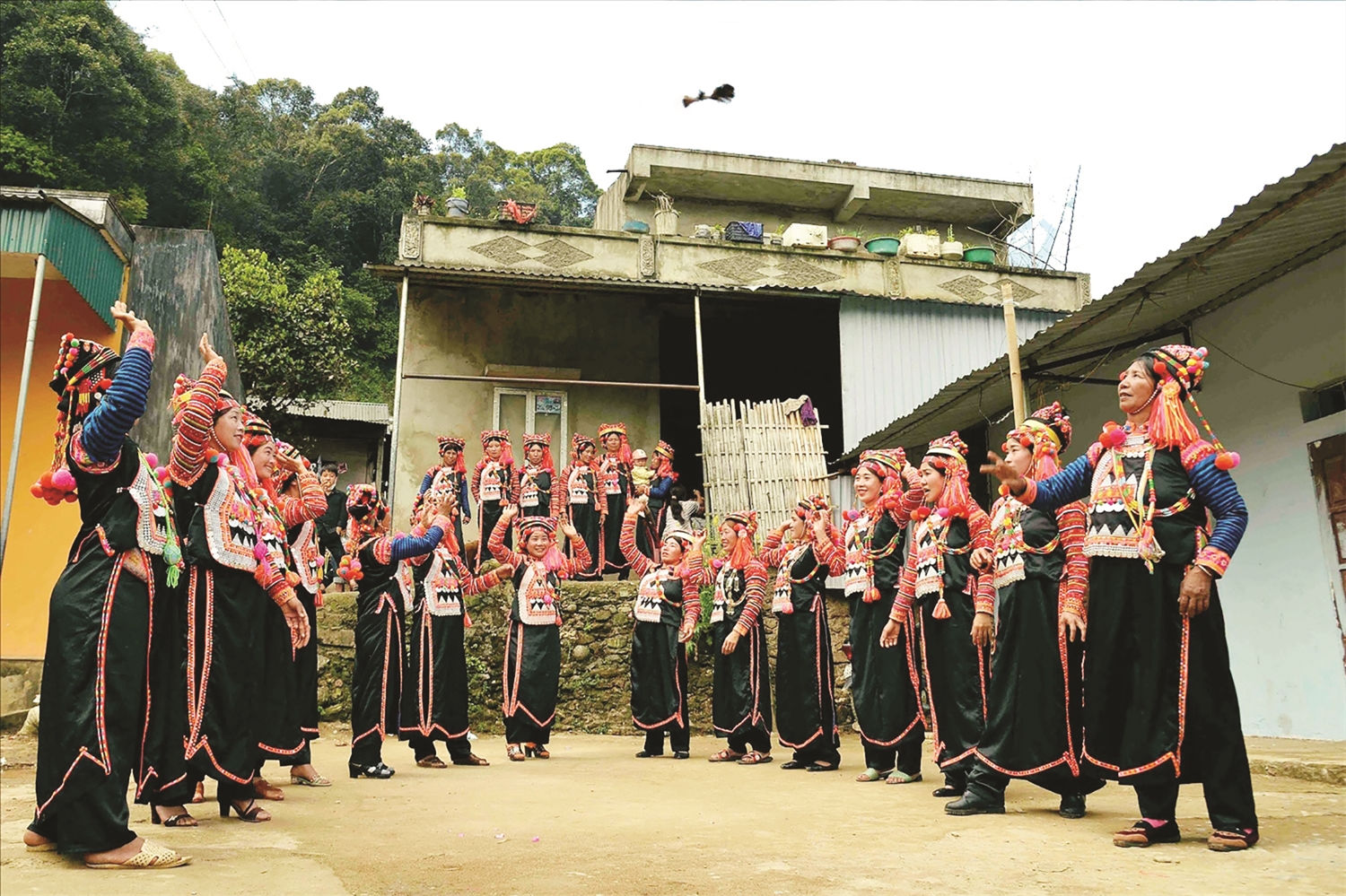 Người “đánh thức” sử thi Hà Nhì 