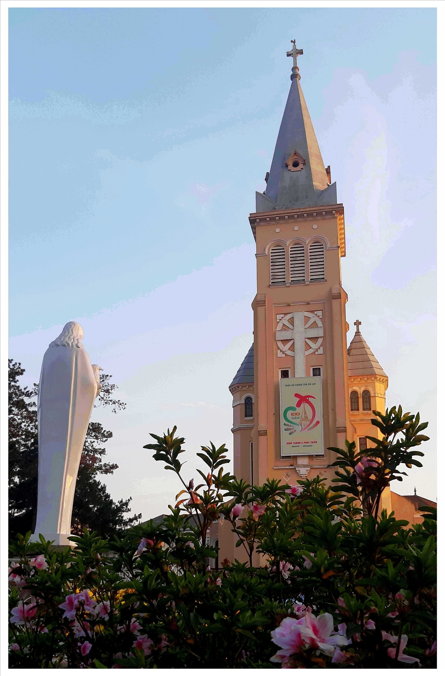 Nhà thờ Con Gà Đà Lạt - Ảnh Hà Hữu Nết