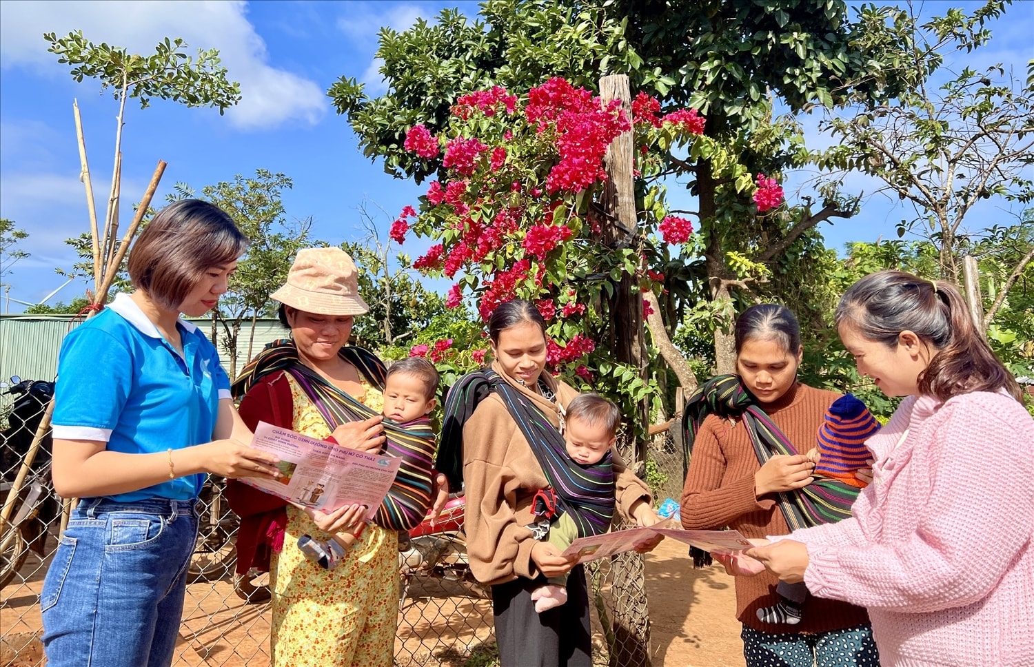 Huyện Chư Pưh (Gia Lai) tuyên truyền kiến thức chăm sóc sức khỏe sinh sản, làm mẹ an toàn, chăm sóc trẻ thơ cho người dân Huyện Chư Pưh (Gia Lai) tuyên truyền kiến thức chăm sóc sức khỏe sinh sản, làm mẹ an toàn, chăm sóc trẻ thơ cho người dân