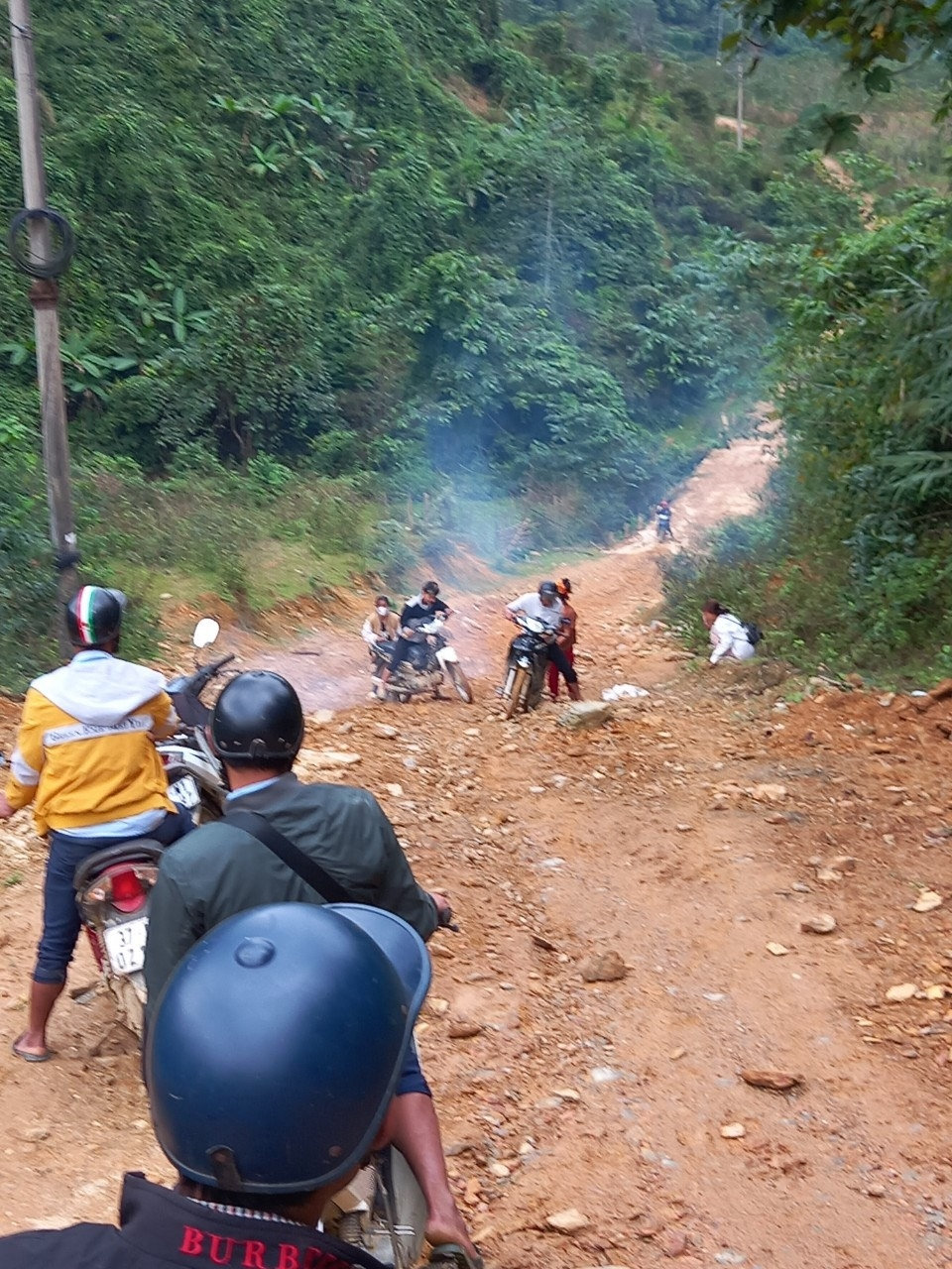 Đường vào bản Búng và Cò Phạt (xã Môn Sơn, huyện Con Cuông) - vùng đất nằm trong lõi Vườn quốc gia Pù Mát, Nghệ An