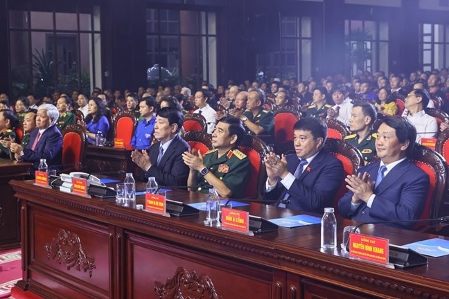 (DẪN) Lễ tôn vinh Người có Uy tín tiêu biểu khu vực biên giới, biển đảo lần thứ II, năm 2024 với chủ đề “Điểm tựa của bản làng”
