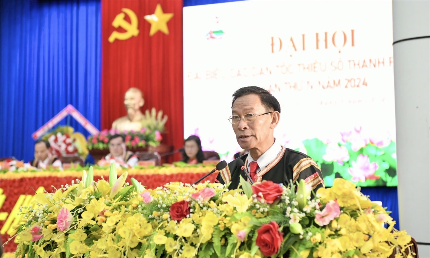 Trưởng Ban Dân tộc tỉnh Gia Lai, Phó Ban chỉ đạo Đại hội đại biểu các DTTS Kpă Đô phát biểu chỉ đạo Đại hội Trưởng Ban Dân tộc tỉnh Gia Lai, Phó Ban Chỉ đạo Đại hội Đại biểu các DTTS Kpă Đô phát biểu chỉ đạo Đại hội