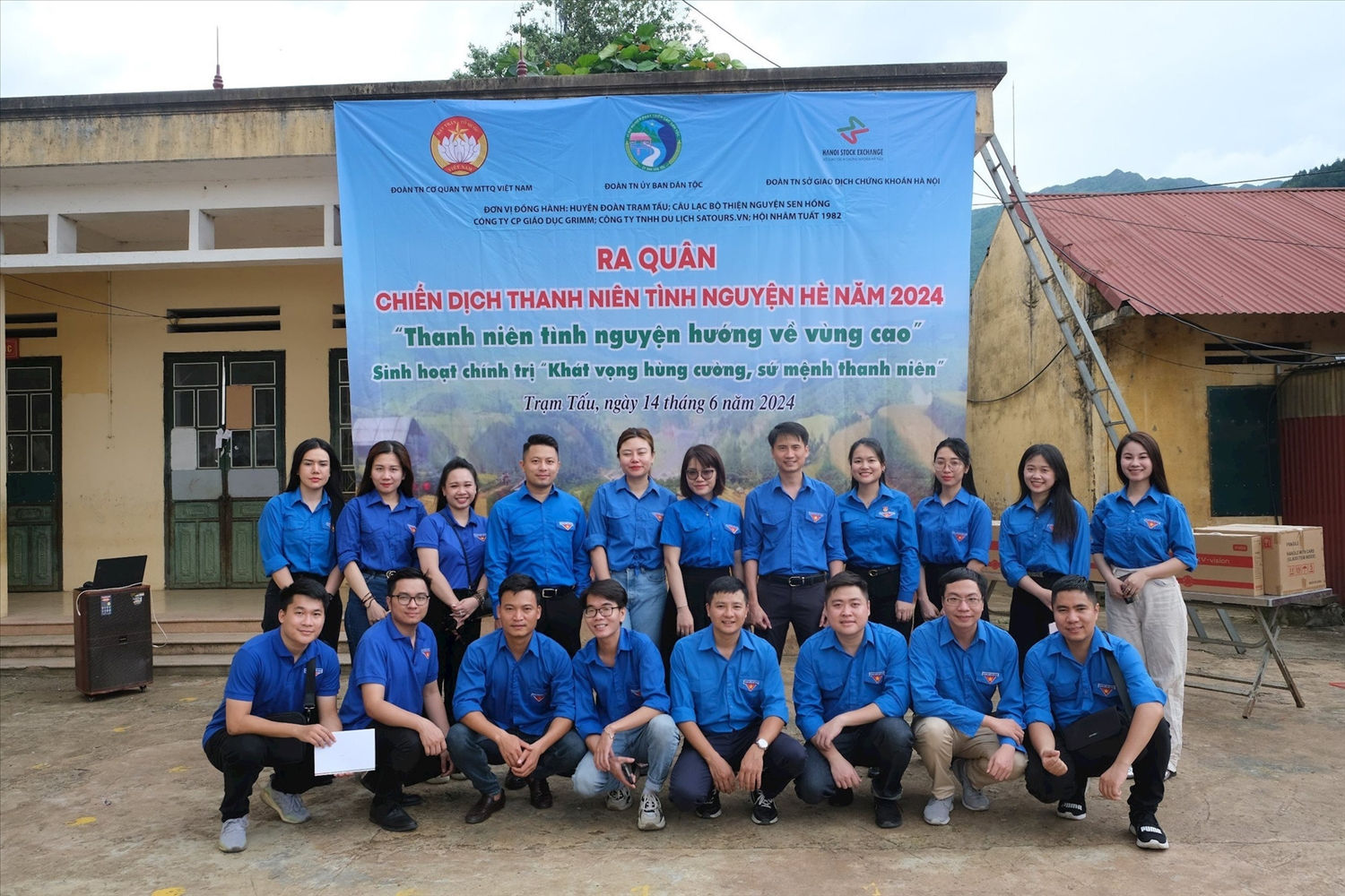 (Tin Thanh niên) Thanh niên tình nguyện hướng về vùng cao 7