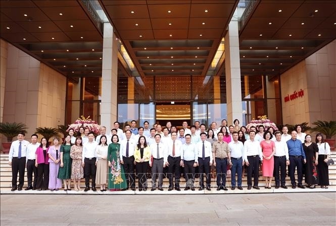Chủ tịch Quốc hội, các Phó Chủ tịch Quốc hội và lãnh đạo các cơ quan báo chí (Ảnh: Thống Nhất/TTXVN)