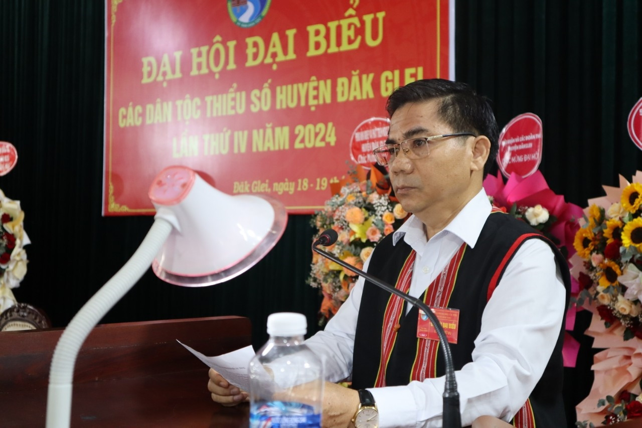 Ông A Phương – Phó Bí thư Thường trực Huyện ủy Đăk Glei phát biểu khai mạc Đại hội Ông A Phương – Phó Bí thư Thường trực Huyện ủy Đăk Glei phát biểu khai mạc Đại hội
