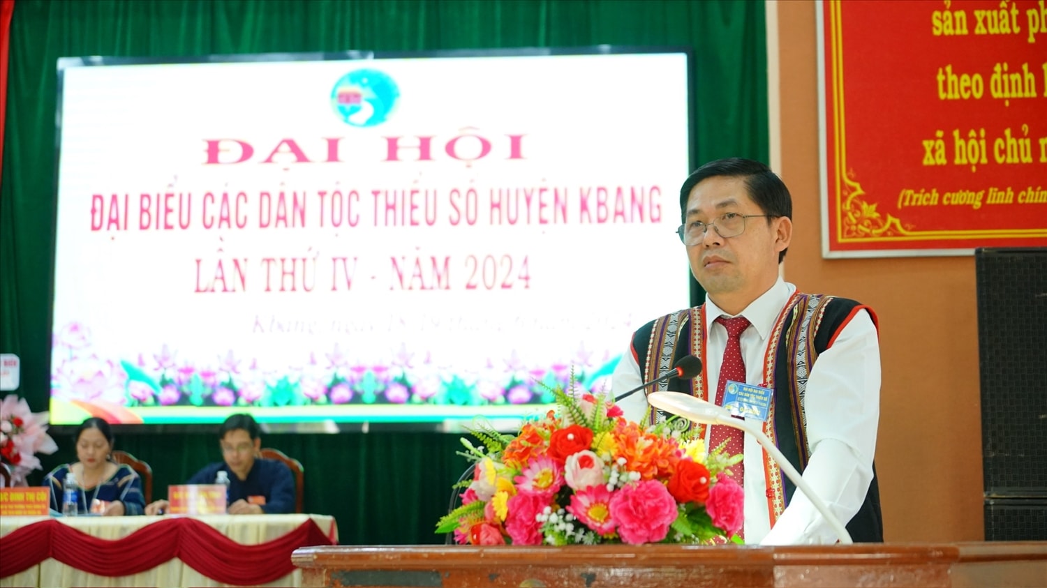 Ông Nguyễn Hữu Tuyến - Bí thư Huyện ủy Kbang (Gia Lai) phát biểu tại Đại hội Ông Nguyễn Hữu Tuyến - Bí thư Huyện ủy Kbang (Gia Lai) phát biểu tại Đại hội